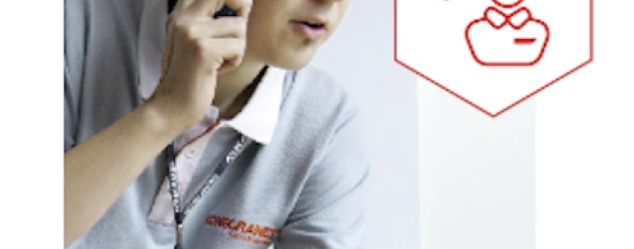 A Konecranes employee serving a customer via phone.